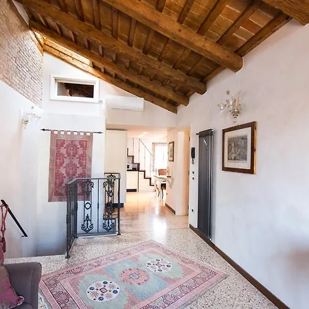 Ca Manzoni With Terrace Apartmán