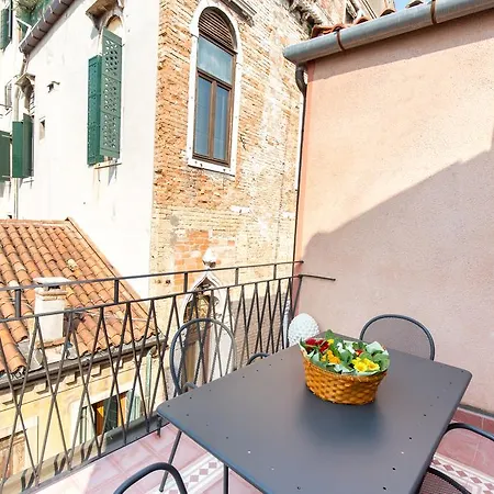 Ca Manzoni With Terrace Apartmán